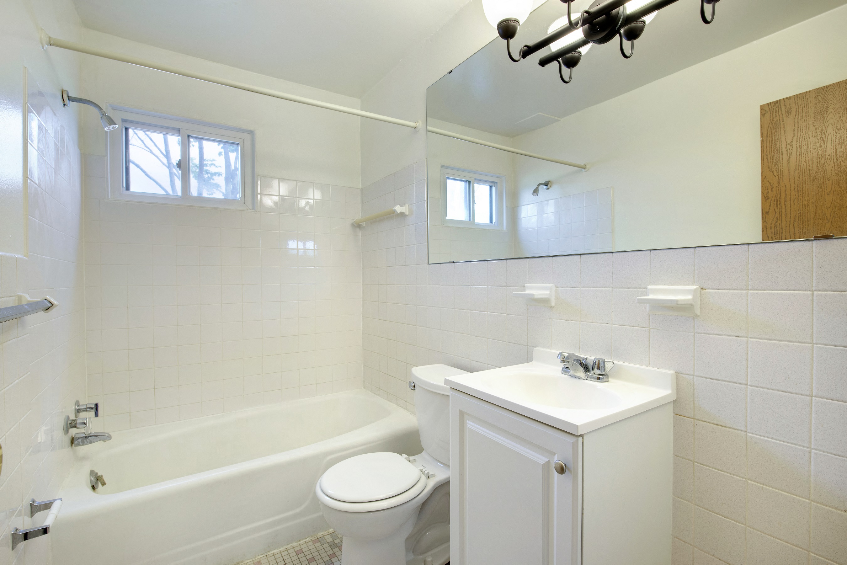 Northeast Villas Apartments in Fridley, MN Bathroom