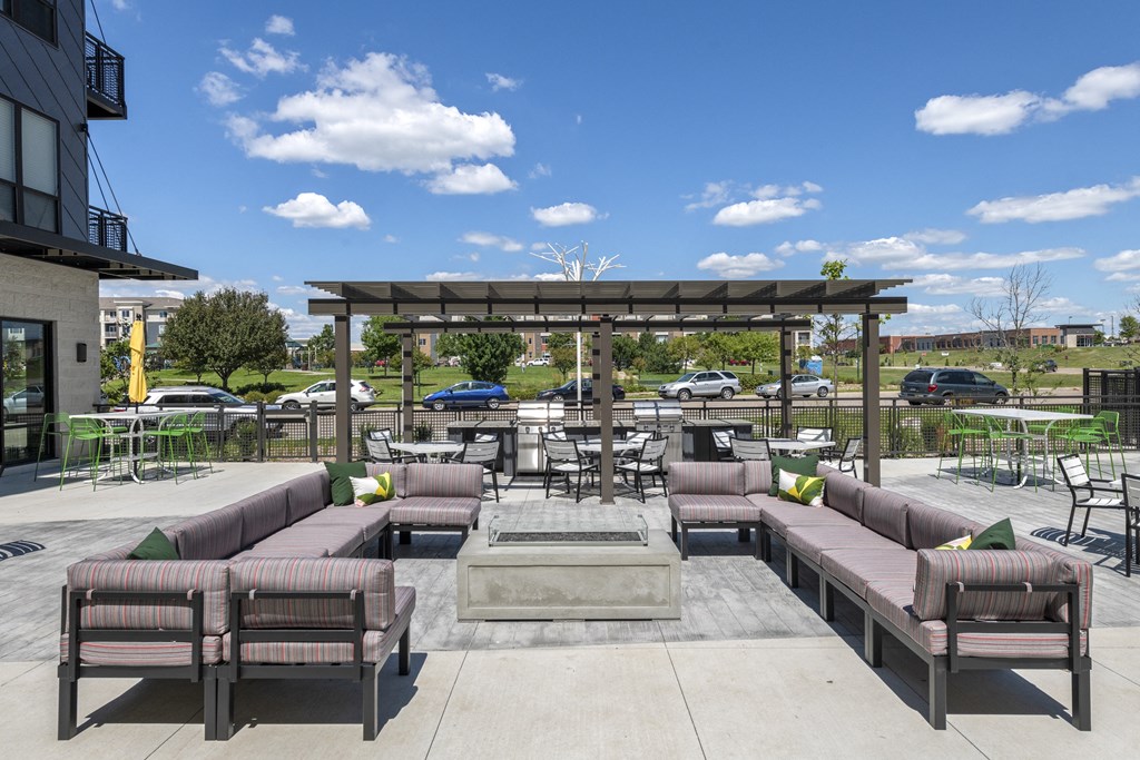 Outdoor pool side lounge at Nuvelo at Parkside, Apple Valley, 55124