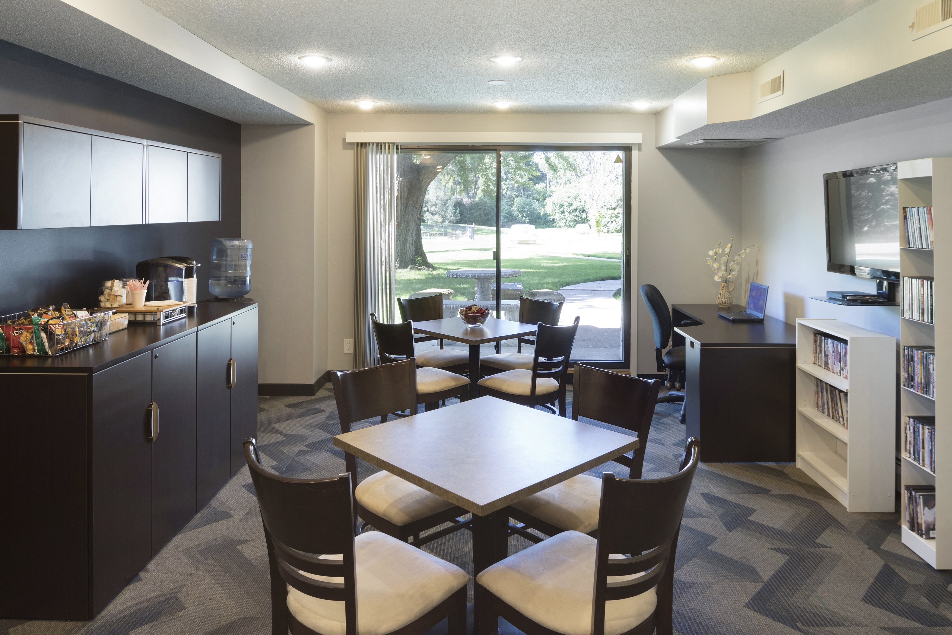 Oakwood Apartments in Plymouth, MN Party Room Cyber Cafe