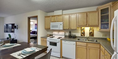 1435 Hampshire Avenue South 1-3 Beds Apartment for Rent - Photo Gallery 1