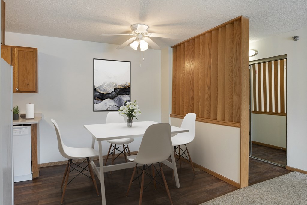 Dining Room at Pebblebrook Court, Bloomington, 55437