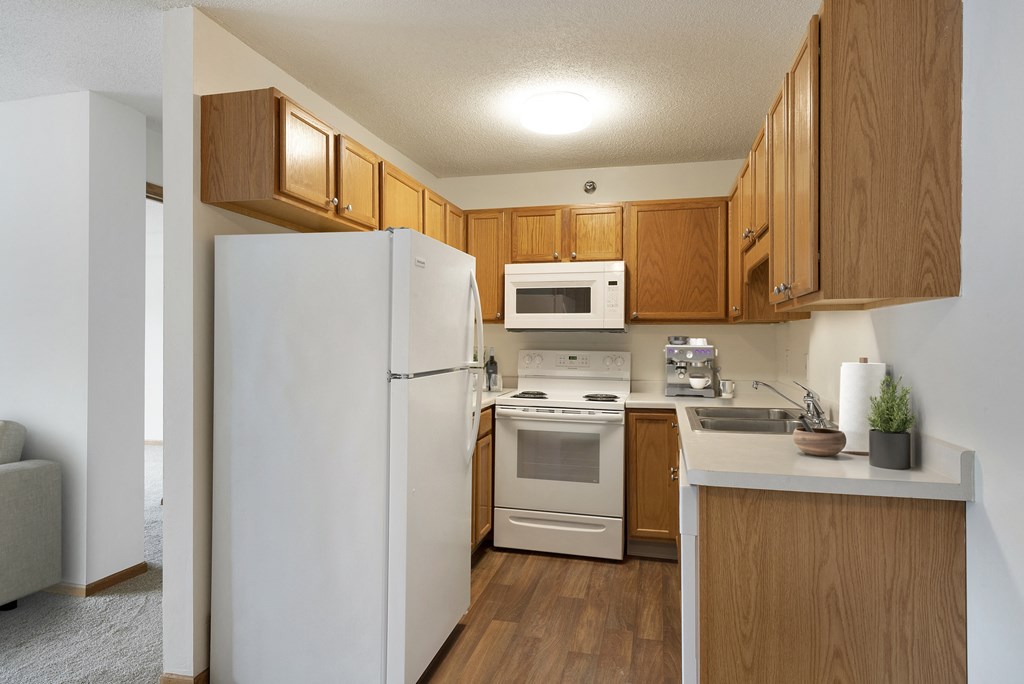 Fully Furnished Kitchen at Pebblebrook Court, Minnesota, 55437