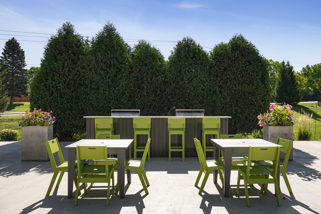 Outdoor Kitchen at Pebblebrook Court, Bloomington, MN, 55437