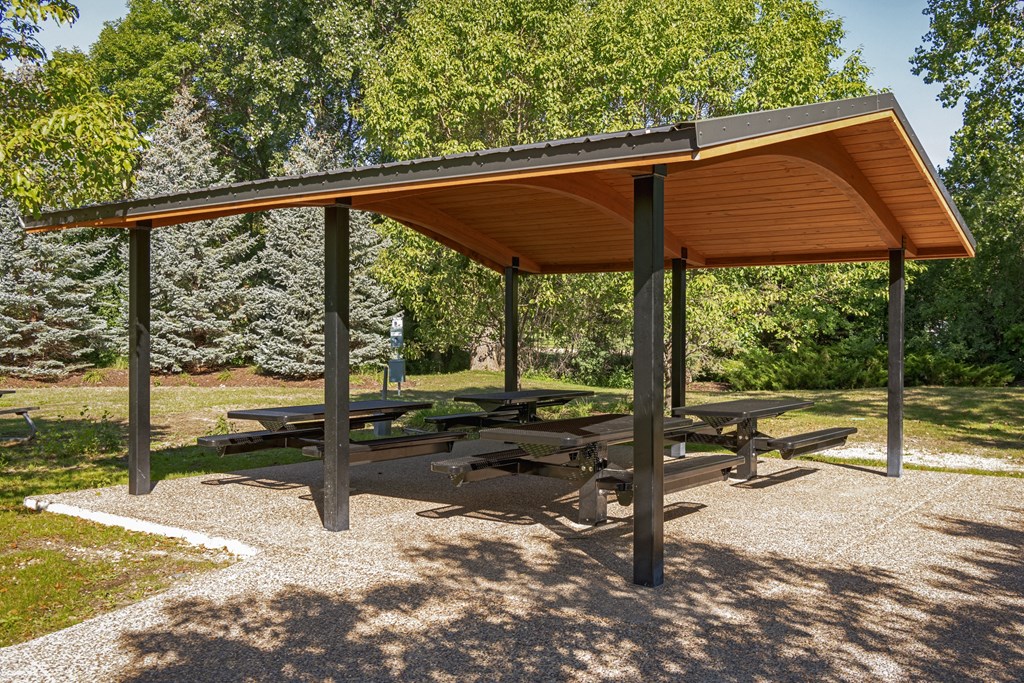 Picnic And BBQ Area at Pebblebrook Flats, Minnesota