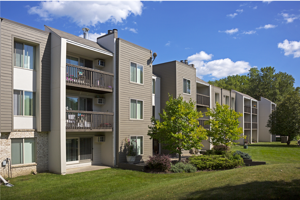 Property Exterior at Pebblebrook Flats, Bloomington, MN