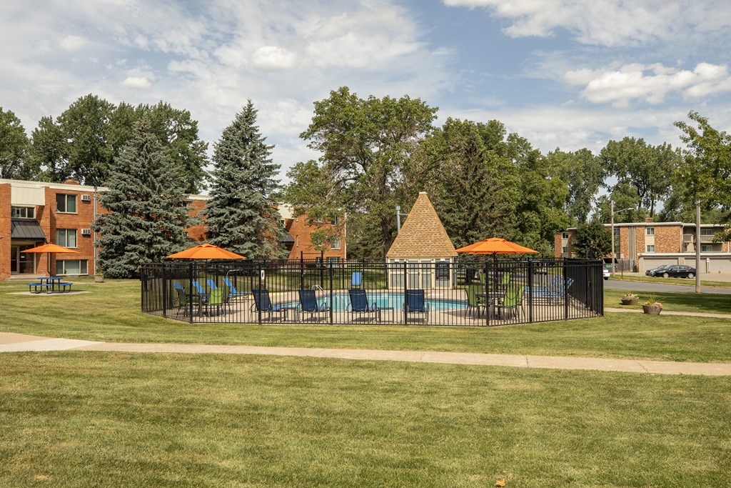 Regency Park Apartments in North St. Paul, MN Exterior & Outdoor Pool