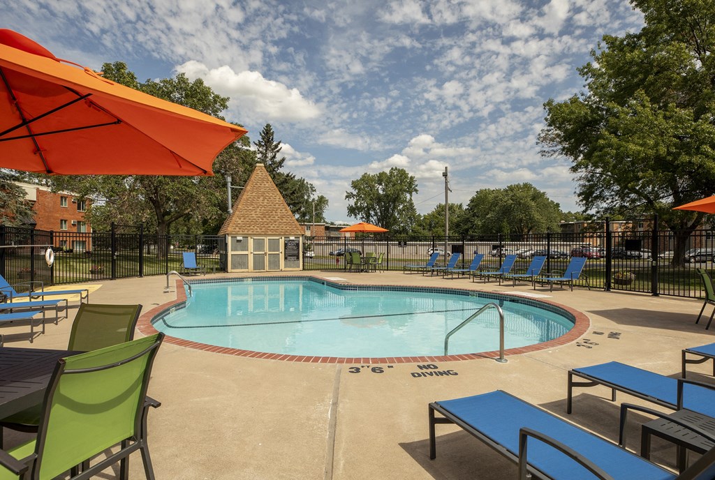 Regency Park Apartments in North St. Paul, MN Outdoor Pool