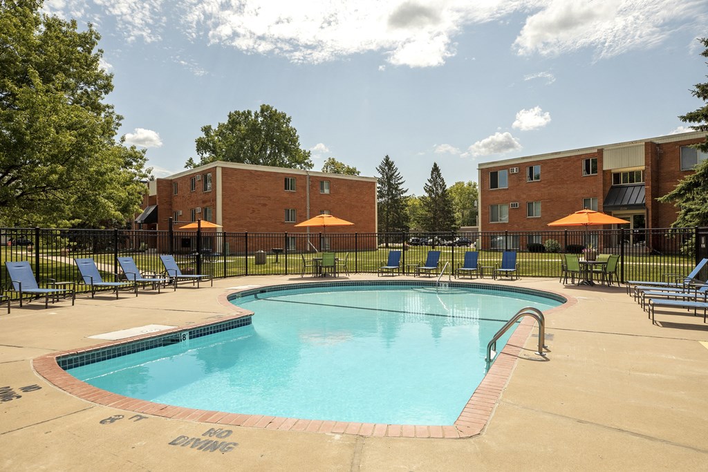 Regency Park Apartments in North St. Paul, MN Outdoor Pool