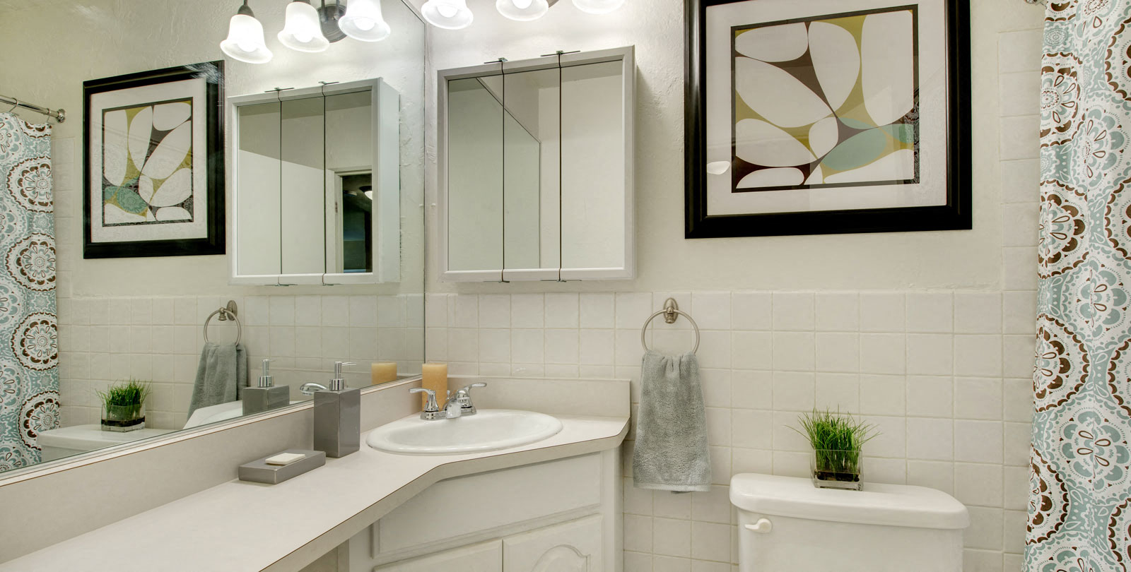 Luxury White Countertops in Bathroom atRidgewood Arches Apartments