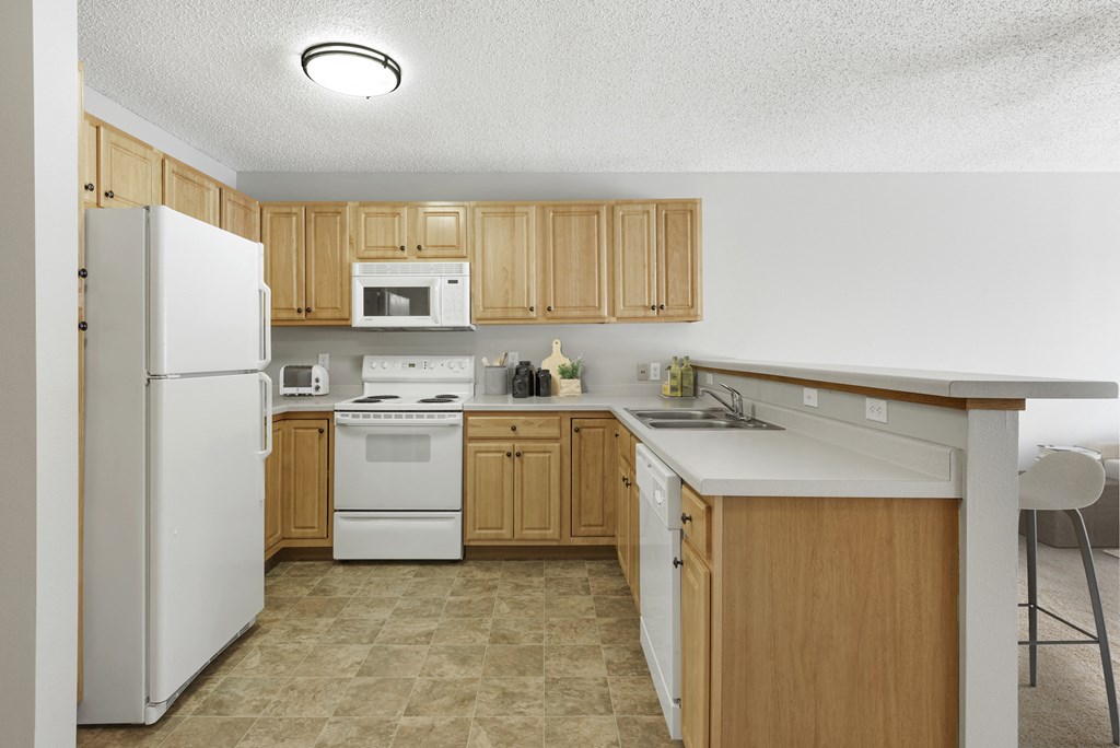 Furnished Kitchen at Shadow Hills, Plymouth, MN, 55442