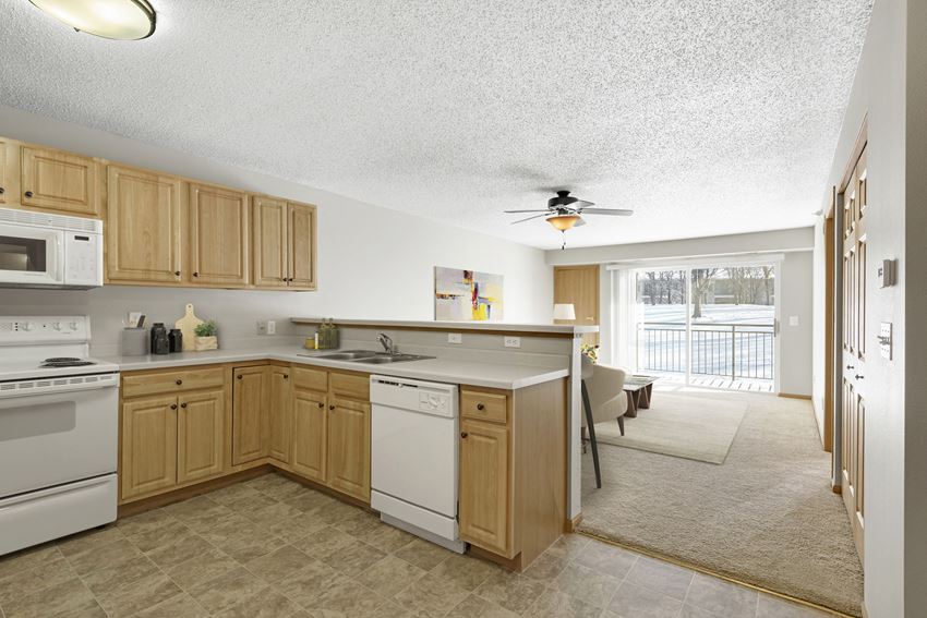 Shadow Hills Apartments in Plymouth, MN Kitchen - Photo Gallery 1