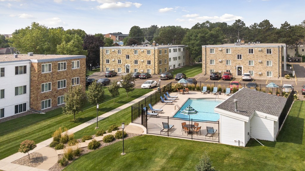 Silver Lake Apartments in New Brighton, MN