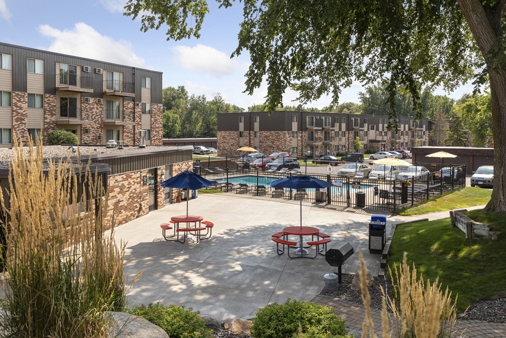 Picnic And BBQ Area at Silver Ridge, Maplewood, MN, 55119