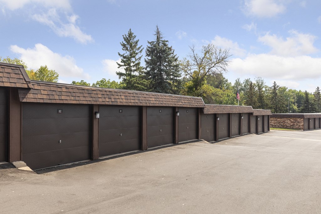 Garages Available at Silver Ridge, Minnesota, 55119