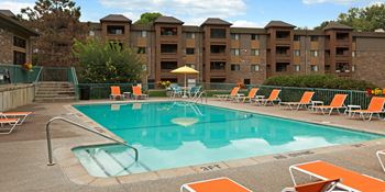 Willow Creek Apartments in Plymouth, MN Outdoor Pool