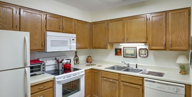 5250 Vernon Avenue 1-2 Beds Apartment for Rent - Photo Gallery 1
