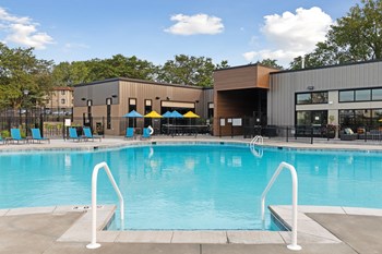 Pool - exterior - Villages on McKnight Apartments - Photo Gallery 33