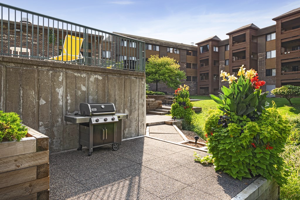 grills  at Willow Creek, Minnesota, 55441