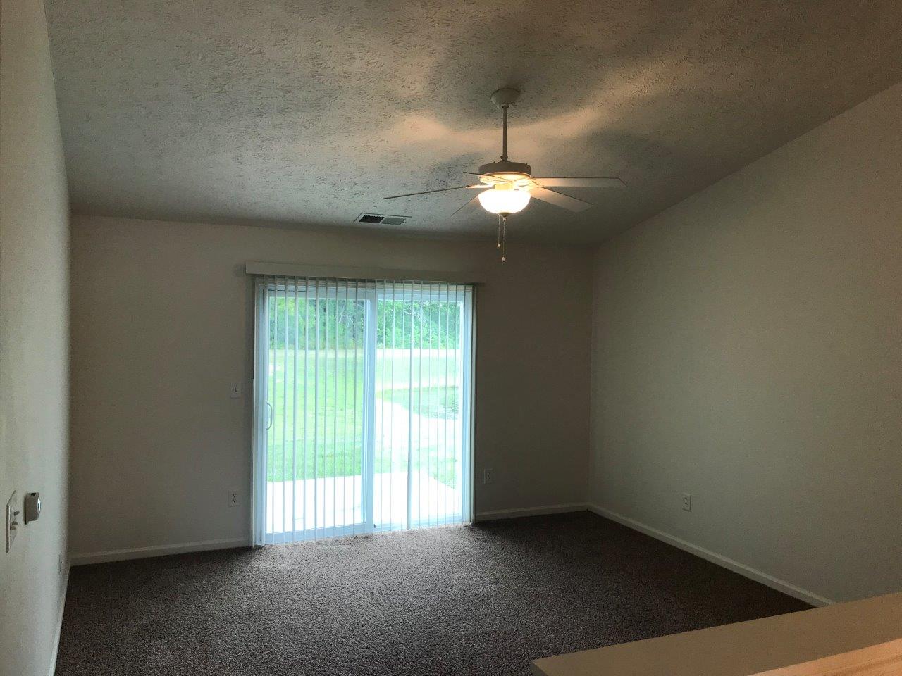 Carpeted Living Area at Shaker Square, Lebanon, IN, 46052
