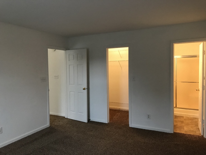 Bedroom With Bathroom at Shaker Square, Lebanon, IN