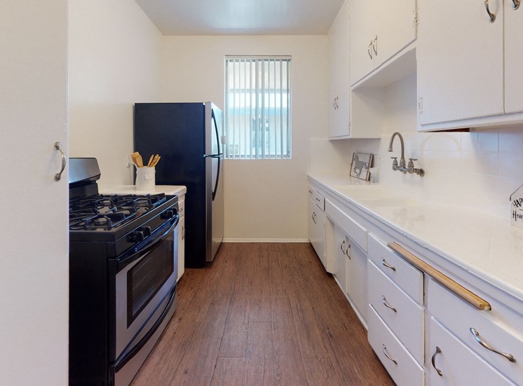 Venice Blvd Apartments | Los Angeles, CA | Kitchen