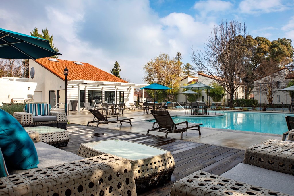 Vercanta Pleasanton | Pleasanton, CA | Poolside Lounge