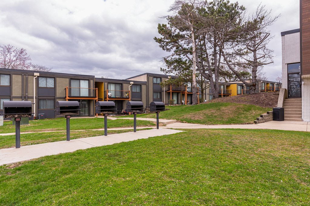 A series of modern townhouses with a grassy front yard.