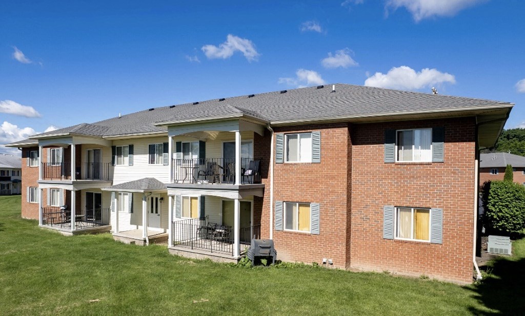 Building Exterior at Centerpointe Apartments, Canandaigua