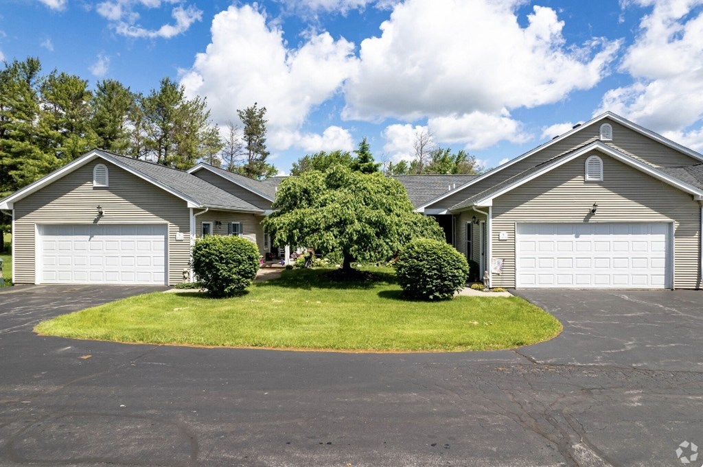 Townhome Exterior at Centerpointe Apartments, Canandaigua, NY