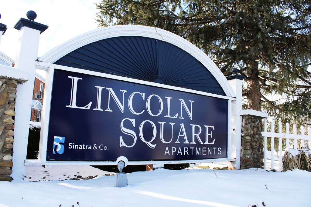 Lincoln Square Apartments at 4055 Knoll Drive in Hamburg, NY