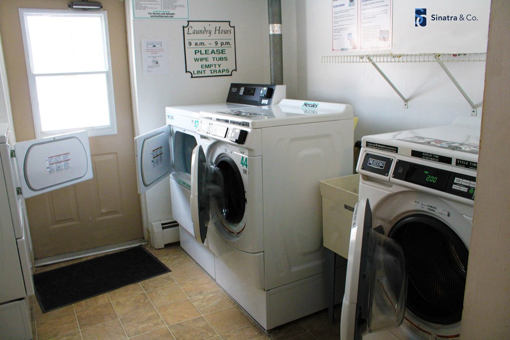 Laundry Area at Lincoln Square Apartments at 4055 Knoll Drive in Hamburg, NY