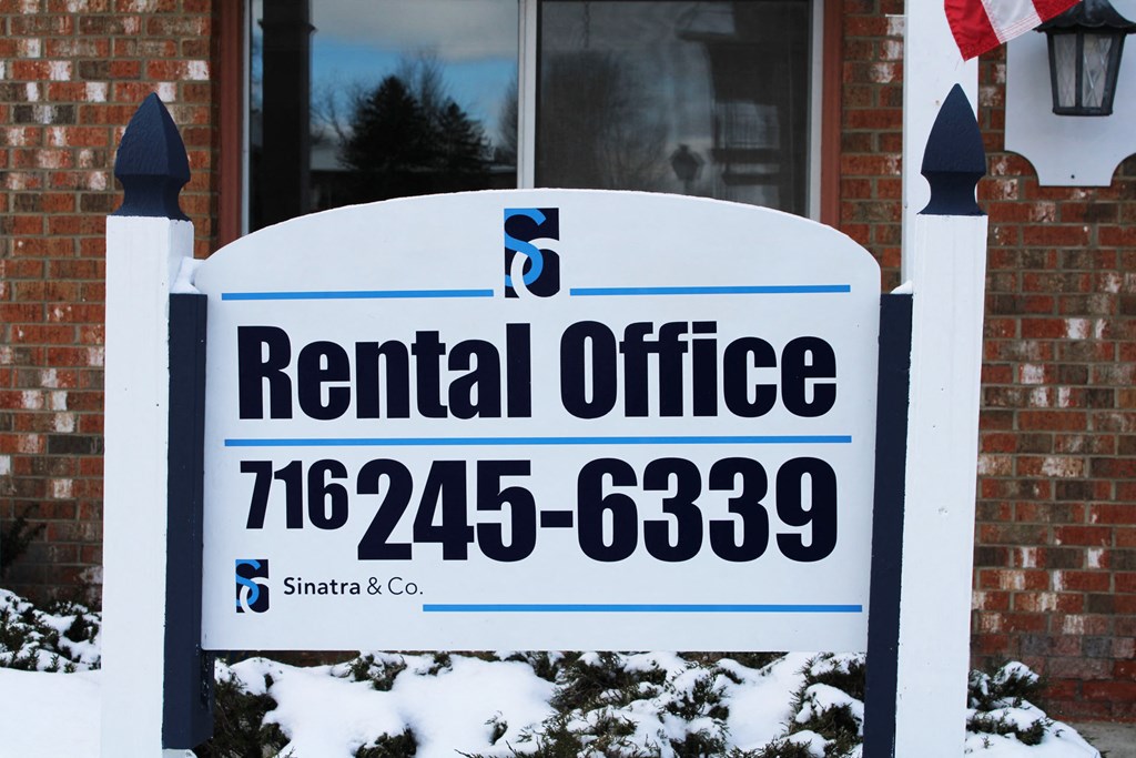 Leasing Center at Lincoln Square Apartments at 4055 Knoll Drive in Hamburg, NY