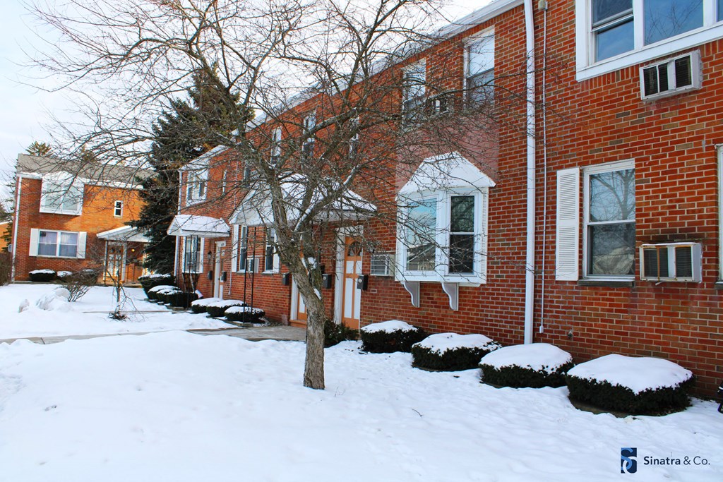 Exterior at Lincoln Square Apartments at 4055 Knoll Drive in Hamburg, NY