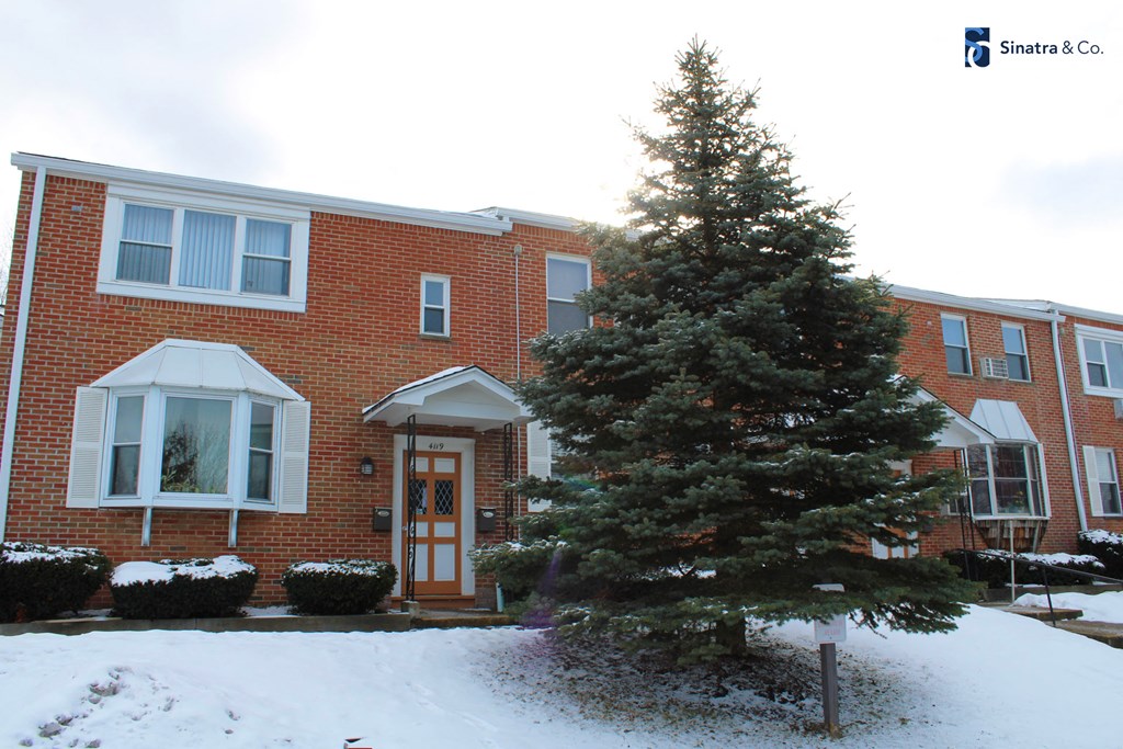 Exterior at Lincoln Square Apartments at 4055 Knoll Drive in Hamburg, NY