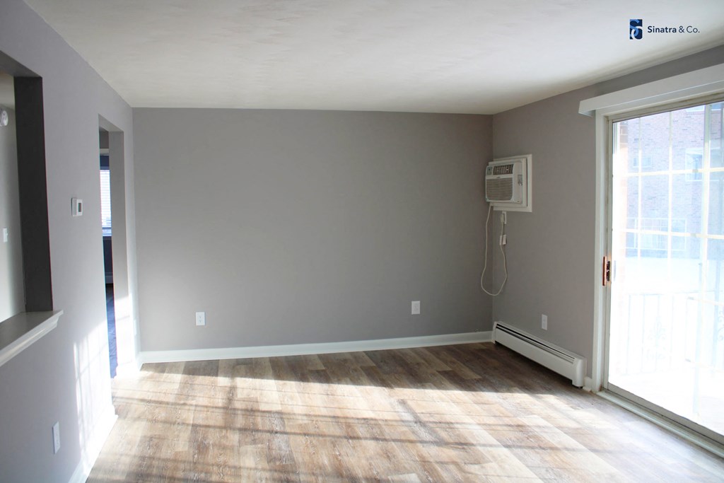 Renovated Apartment Home at Washington Square Apartments at 5546 Scranton Rd in Hamburg NY 14075