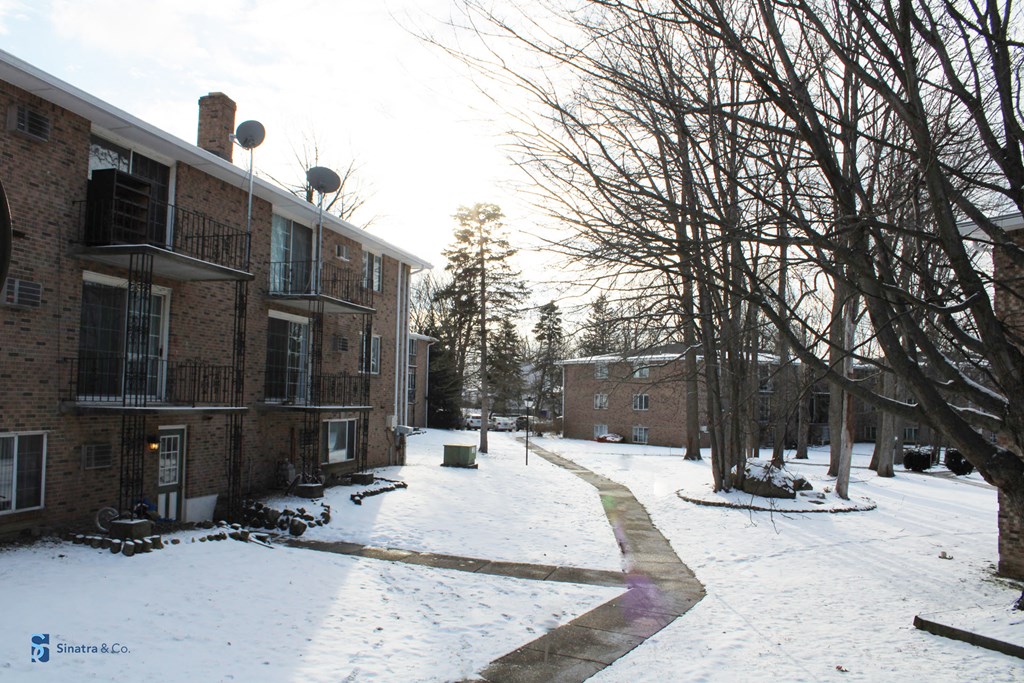 Courtyard at Washington Square Apartments in Hamburg NY