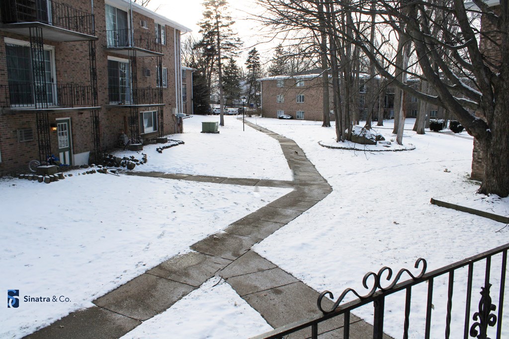 Courtyard at Washington Square Apartments in Hamburg NY
