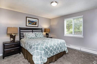 Main Bedroom at Highview Manor Apartments, Fairport, 14450 - Photo Gallery 3