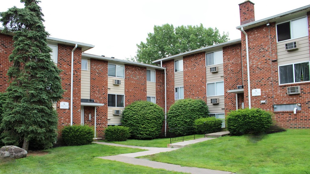 Building Exterior at Highview Manor Apartments, Fairport