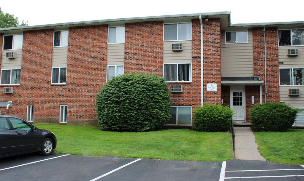Building Exterior at Highview Manor Apartments, 14450