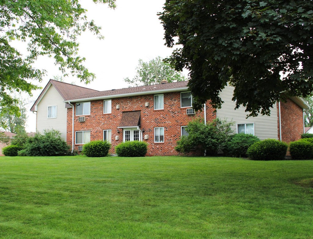 Building Exterior at Highview Manor Apartments, Fairport, 14450