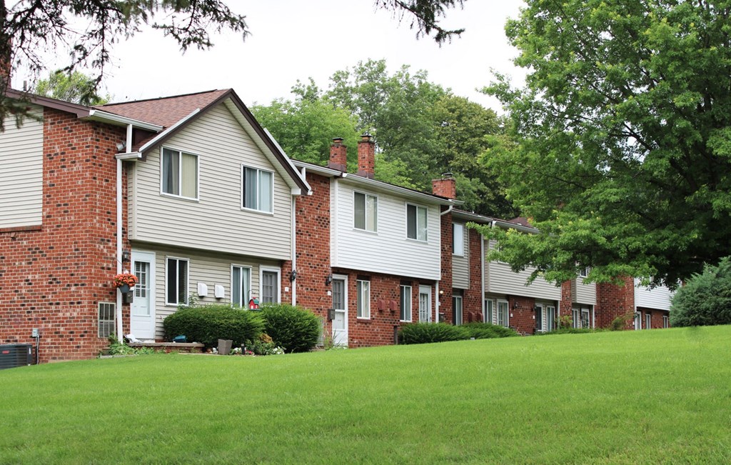 Building Exterior at Highview Manor Apartments, Fairport, NY