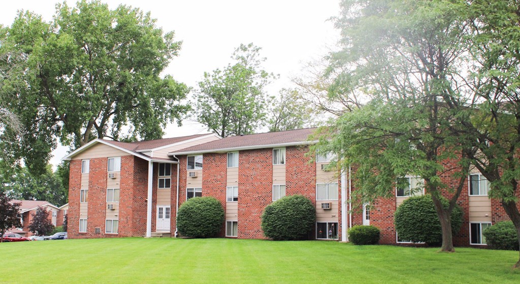 Building Exterior at Highview Manor Apartments, Fairport, NY