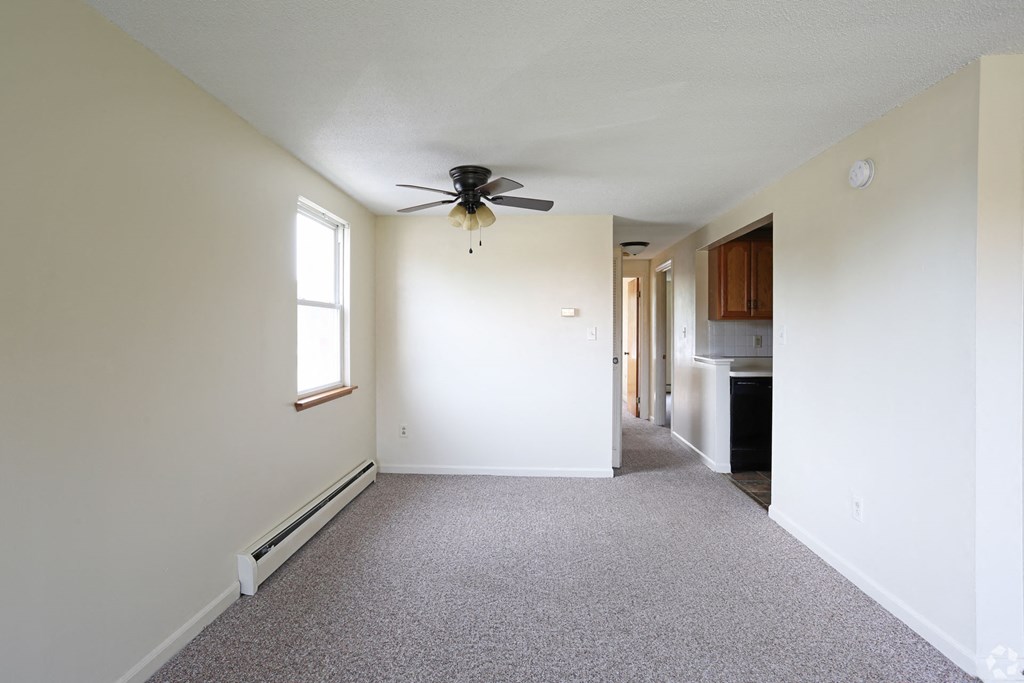 Classic Apartment Home  at Lincoln Square Apartments at 4055 Knoll Drive in Hamburg, NY