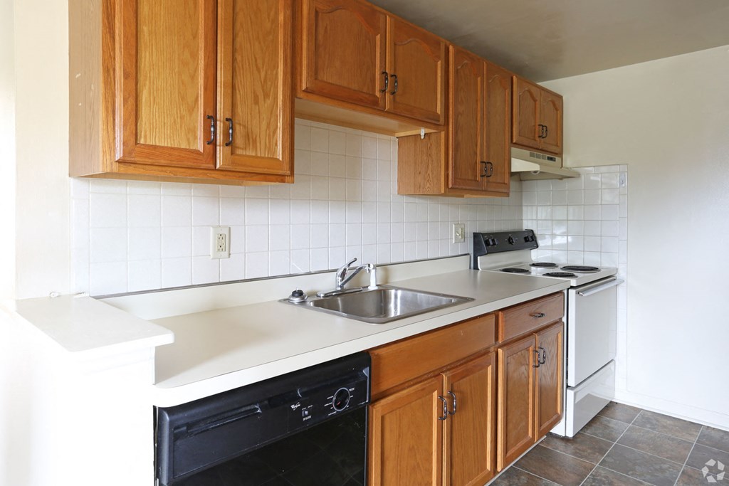 Classic Apartment Home Kitchen at Lincoln Square Apartments at 4055 Knoll Drive in Hamburg, NY