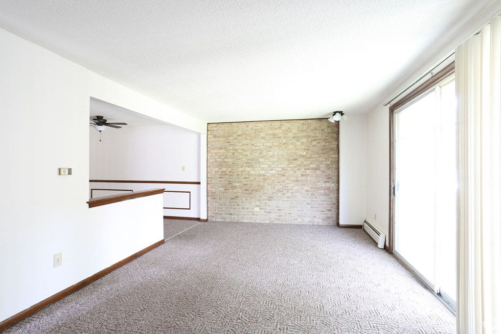 Classic Apartment Home  at Lincoln Square Apartments at 4055 Knoll Drive in Hamburg, NY