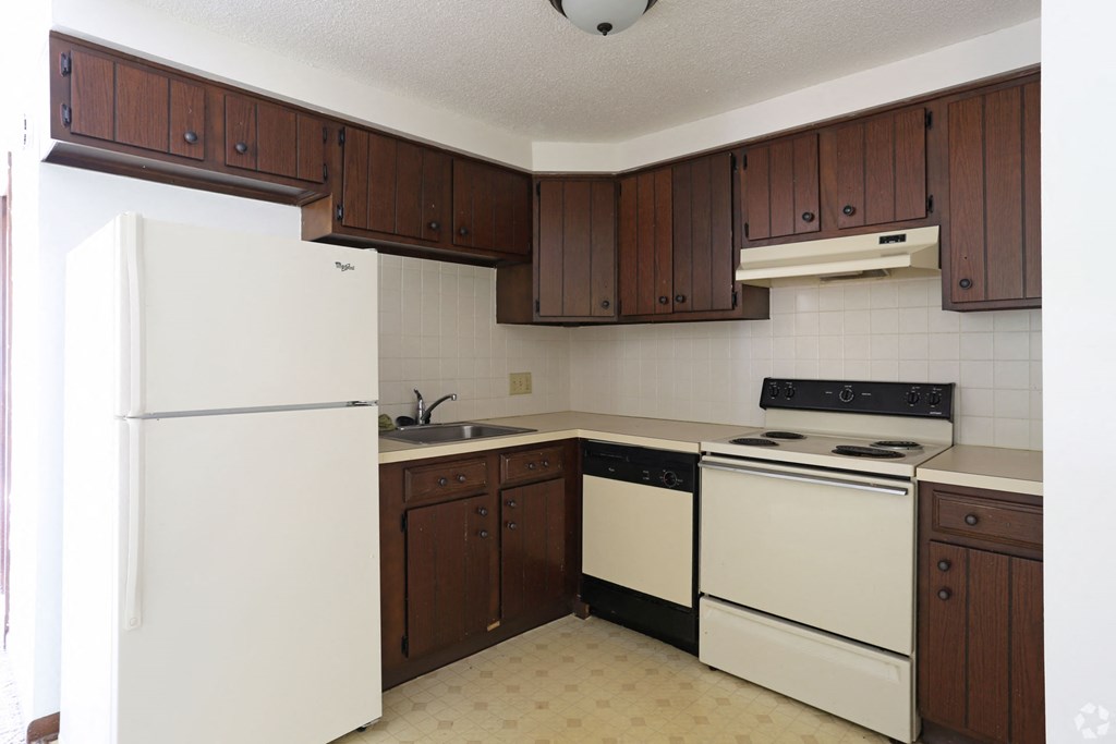 Classic Apartment Home Kitchen at Lincoln Square Apartments at 4055 Knoll Drive in Hamburg, NY