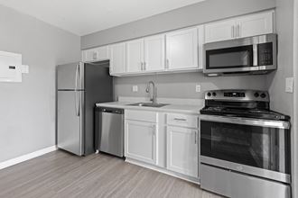 4111 N Poplar Avenue 1-2 Beds Apartment for Rent - Photo Gallery 1