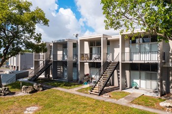 Exterior at Residences at Soho in Tampa, FL - Photo Gallery 6