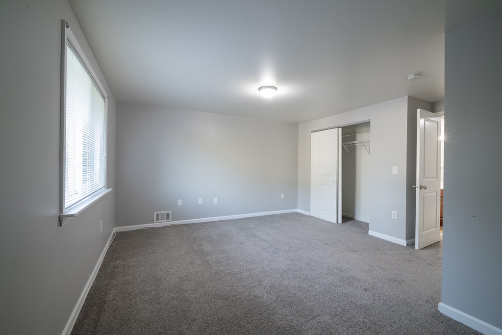 Bedroom with window at Willowbrooke Apartments & Townhomes at 396 Willowbrooke Drive in Brockport, NY 14420